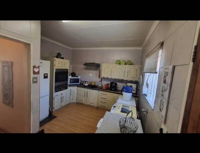 2 BEDROOM HOUSE FOR SALE IN SASOLBURG EXT 11